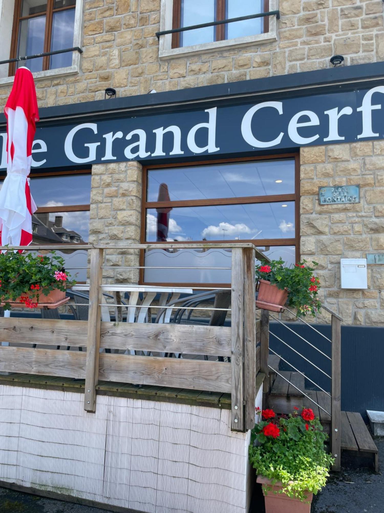 Le Grand Cerf Otel Carignan Dış mekan fotoğraf