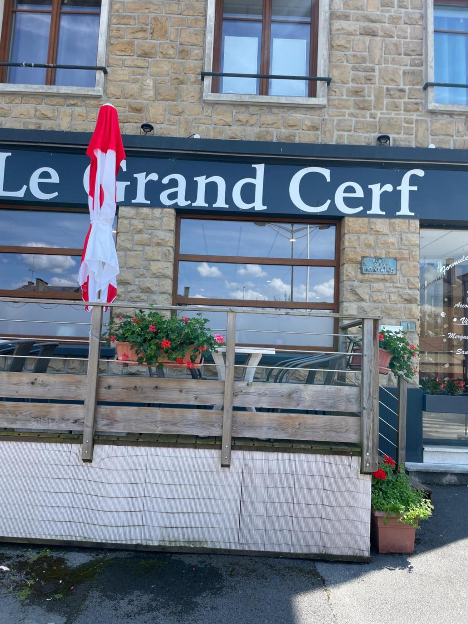 Le Grand Cerf Otel Carignan Dış mekan fotoğraf